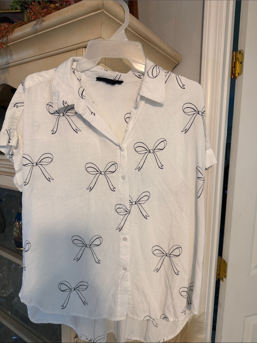 Jane and Delancey White Short-Sleeve Button-Down Shirt with Black Bow Print